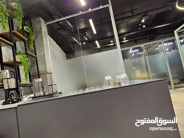 مكاتب شركات مؤثثة