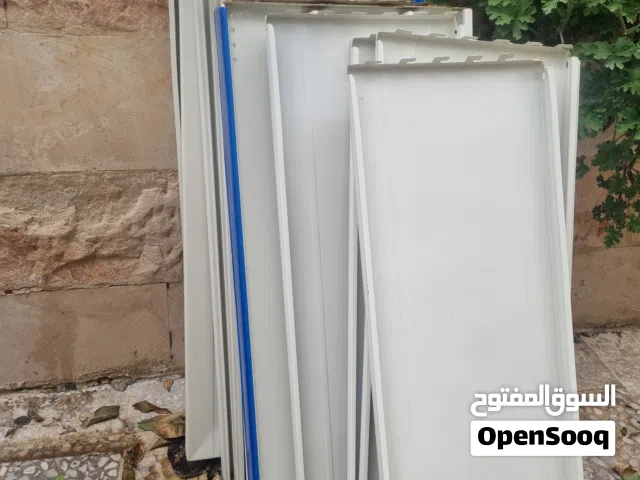 ارفف بحاله جيده + سلات