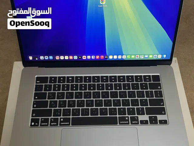 MACBOOK M5 Like new