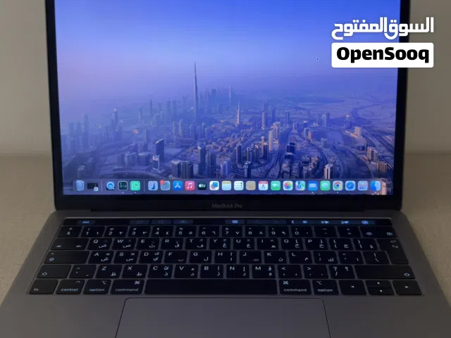 ماك بوك برو نظيف جدا