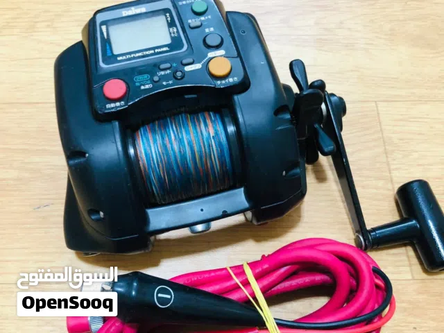 DAIWA SUPER TANACOM S 500 الجهد الكهربائي: تعمل بجهد 12 فولت تيار مستمر فقط. نسبة التروس: 3.2:1.