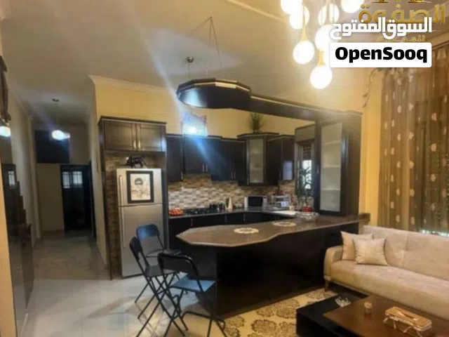 شقه فخمه مفروشه للايجار مناسبه لعرسان أو هائله صغيره