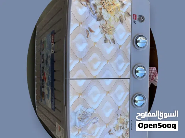 استمتعي بتجربة غسيل عملية وأنيقة مع هذه الغسالة نصف الأوتوماتيكية  8kg  بتصميم عصري مميز، التي تجمع