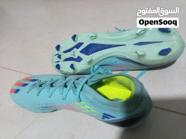 حذاء كره قدم اصابع جيد جديد كاملا عالي الجوده يرجى التواصل عبر الرسائل الخاصه  لا يوجد اتصال هاتف