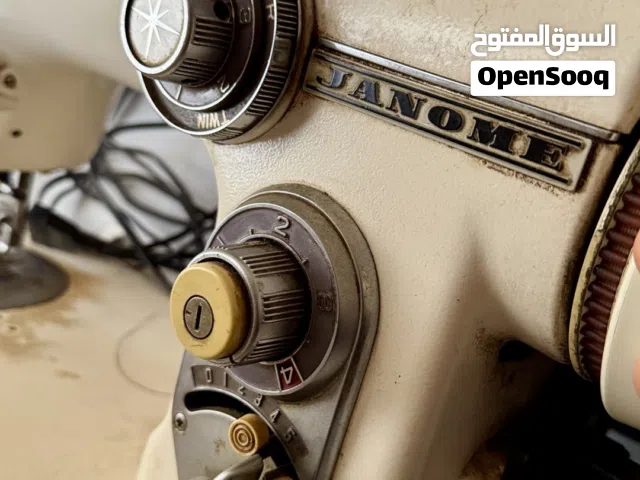 مكينة خياطة