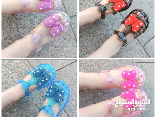 أحذية وصنادل أطفال أنيقة ومريحة تجمع بين الراحة، الجودة، والتصميم اللطيف اللي يناسب طفلك بكل لحظة!