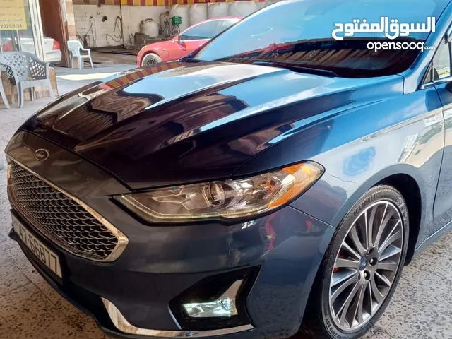 فورد فيوجن 2019 se بدون فتحه لون مميز قابل للبدل على كامري حديثه