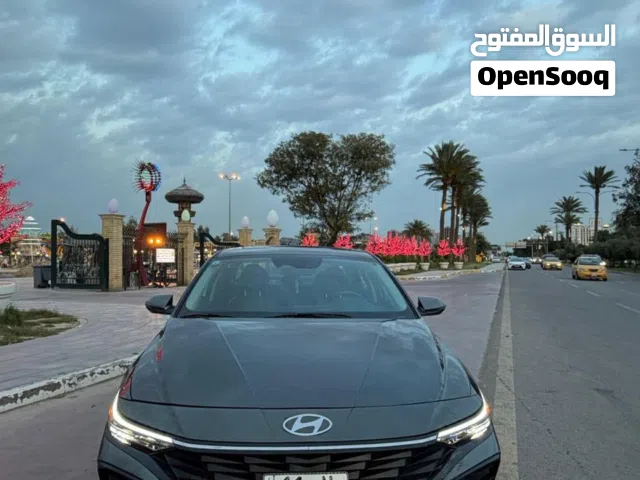 2025 هيونداي النترا Limited