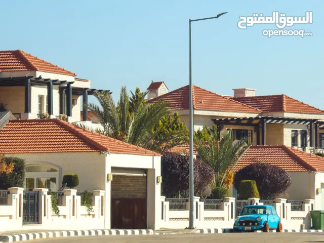 تملك فيلا العمر في ضاحية الأندلسية