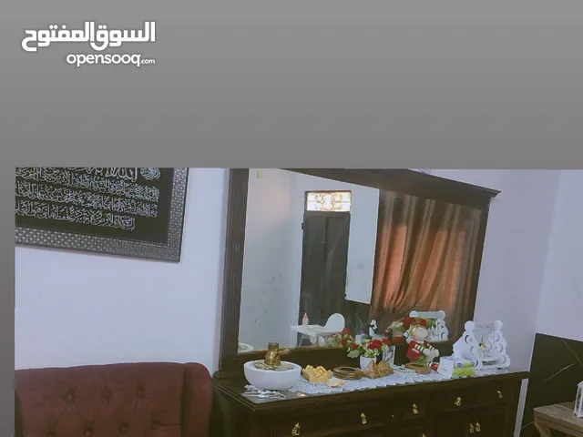 بيرو زان خشب ثقيله شبه جديدة للتواصل فقط