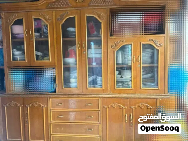 معرض كتب او مواد منزليه او مواعين