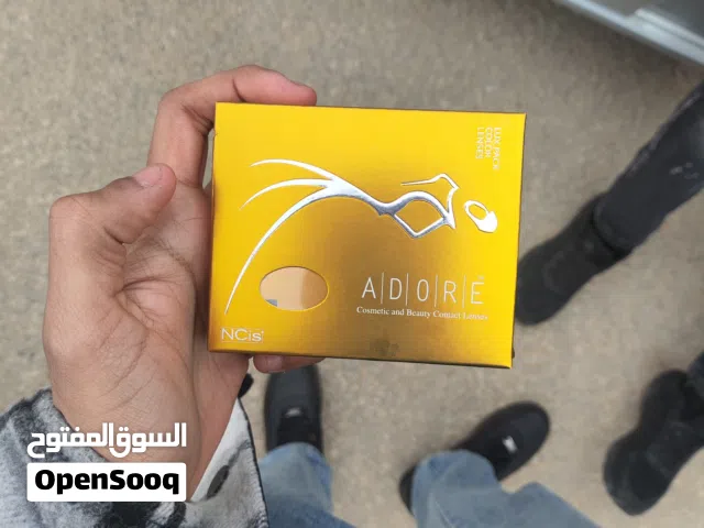 عدسات لاصقة