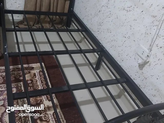 سرير حديد للبيع جديد غير مستعمل وفرشة طبية غير مستعملة مع وجه للفرشة تفصيل