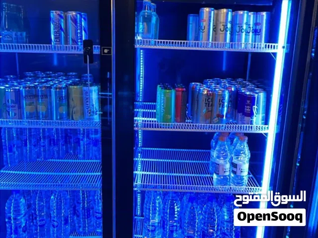 عدة كافتيريا داخل جيم رياضي بحالة الوكالة