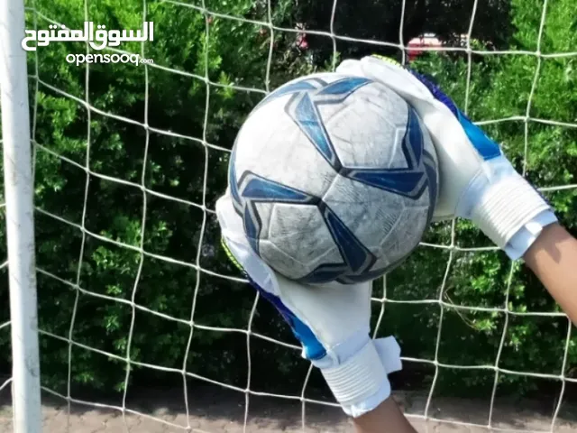قفازات حارس مرمى جيد جدا