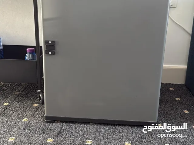 Small Fridge (Mini Bar)