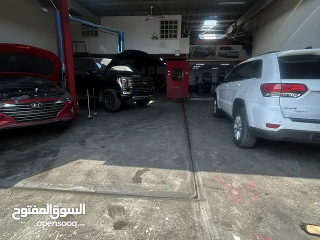 للبيع كراج كامل في صناعية 4 واسع جدا بي كامل المعدات اجار جدا ممتاز ورخيص