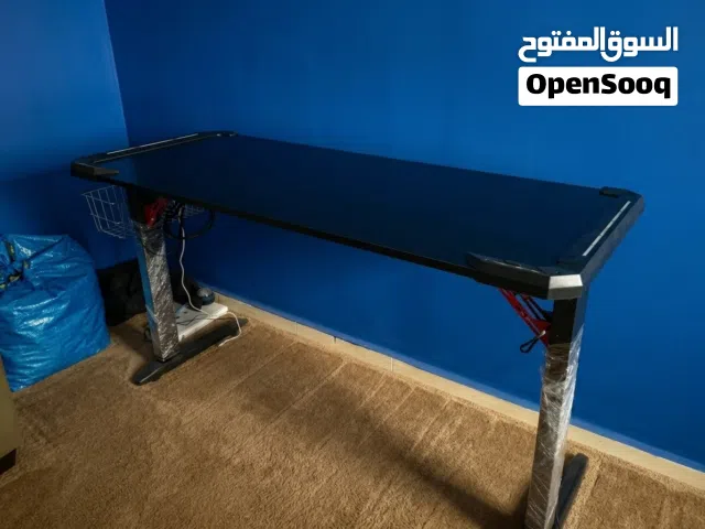طاولة جيمينج بحالة ممتازة