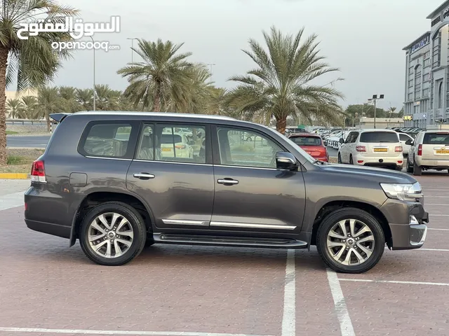 Used Toyota Land Cruiser in Muscat