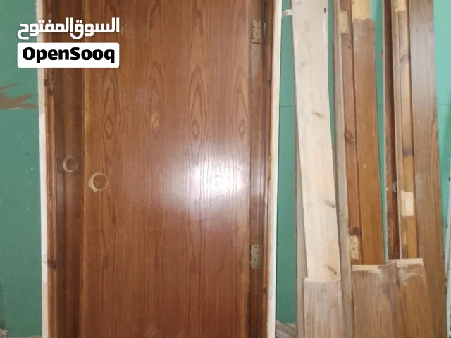 ابواب خشب داخلي كل باب حلقو معو سعر حرق لو بني للبيع