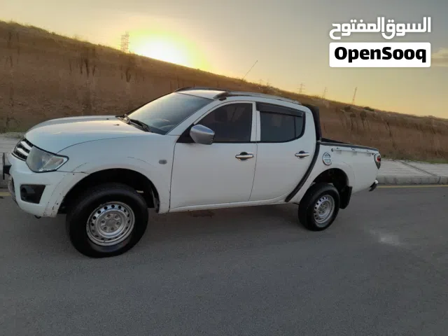 2012 ميتسوبيشي L200 Standard