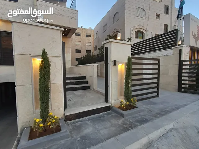 شقة جديده طابق ارضي مع كراج وحديقه مرج الحمام الظهير
