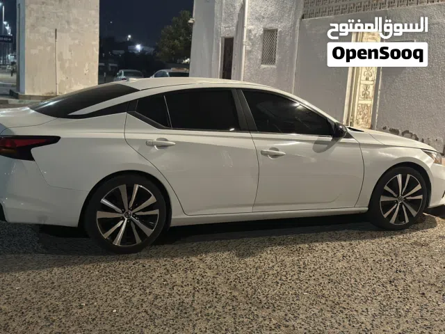 نيسان التيما موديل 2019 للبيع لون ابيض
