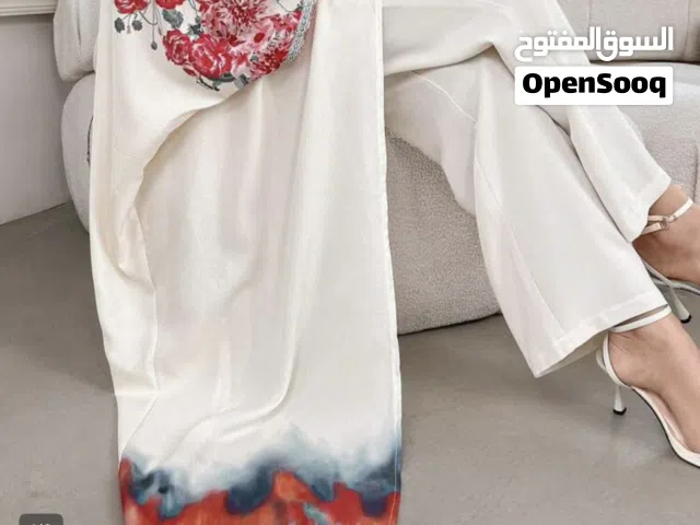 بنات دراعه و بنطرون يرهم عيد او مناسبه اخذته من شي ان بس طلع جبير عليه