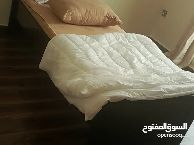 2 غرف نوم و طاولات مجلس مستعمل بحاله الجديد للجادين فقط