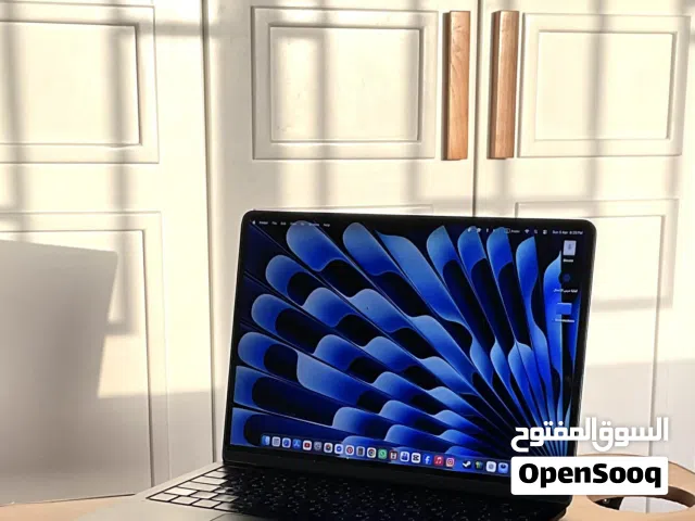 mac book air M2 للبيع