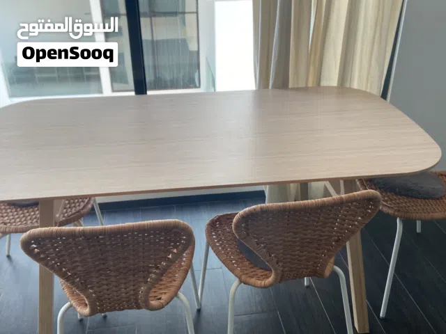 للبيع طاولة سفرة من إيكيا مع كراسي