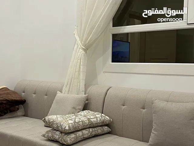 كنب ارضي مع المخاد والمراكي