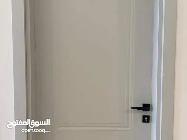 فني تركيب وفك الابواب