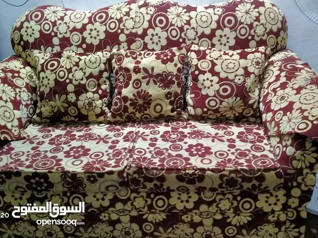 كنب للبيع بحالة جيدة