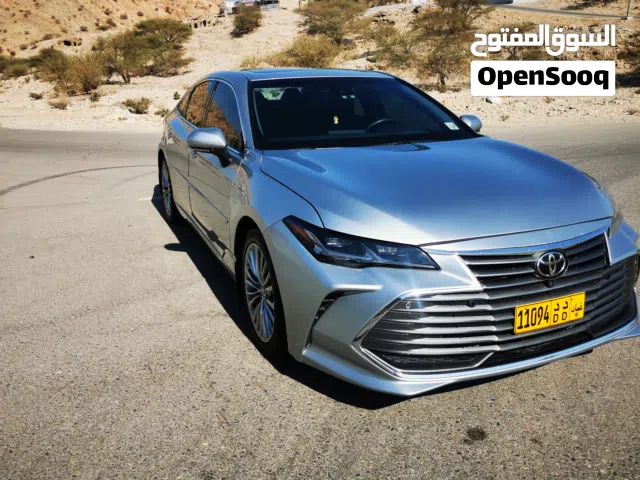 2022 تويوتا افالون Limited