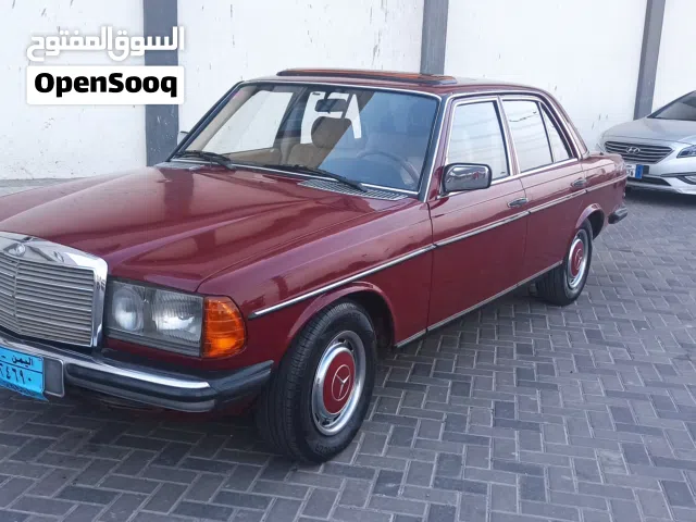 1984 مرسيدس بنز الفئة-E E 200