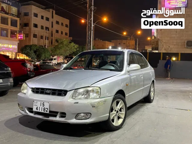 2000 هيونداي فيرنا Standard