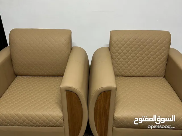 طقم كنب كامل للبيع بحالة ممتازة،طقم كنب فخم مثالي لغرفة الضيوف،المكاتب وغرف الجلوسلا يوجد توصيل800₪.