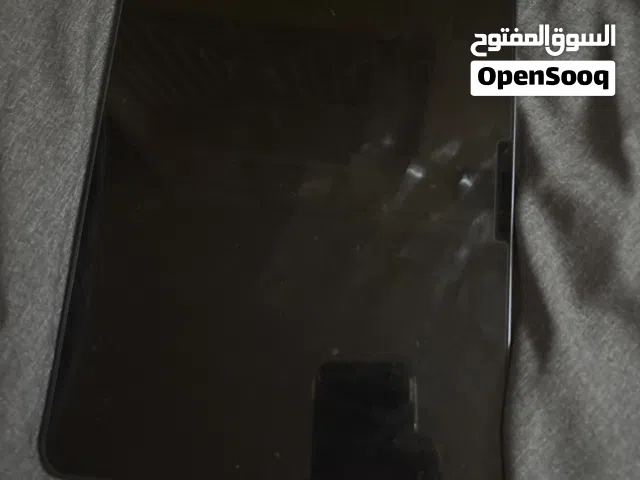 ايباد 11 برو للبيع في حالة ممتازه مع الكيبورد