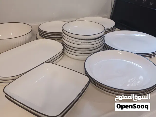 للبيع طقم سفرة متكامل بحالة ممتازة