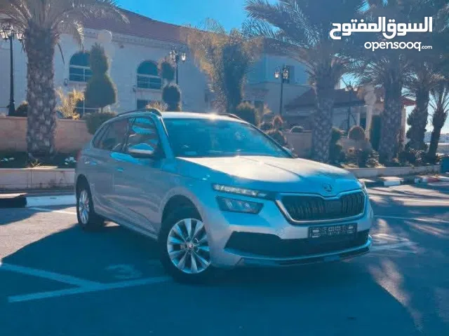 سياره سكودا كميك للبيع لون رمادي