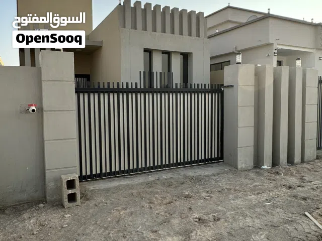 فيلا للبيع بتصميم حديث في صلالة امتداد صحنلوت شمال مربع أ