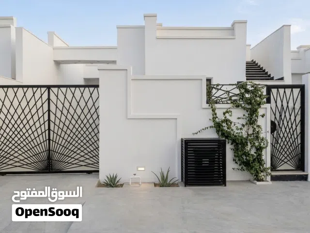 للبيع – منزل أرضي مميز في عين زارة (الاستراحة الحمراء)
