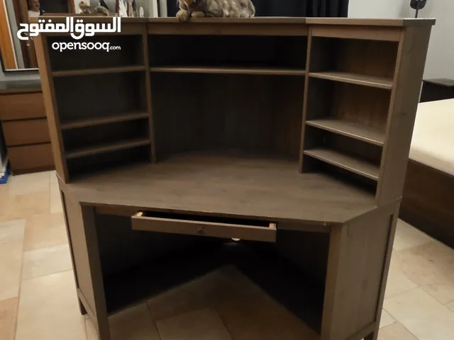 مكتب دراسة وكمبيوتر