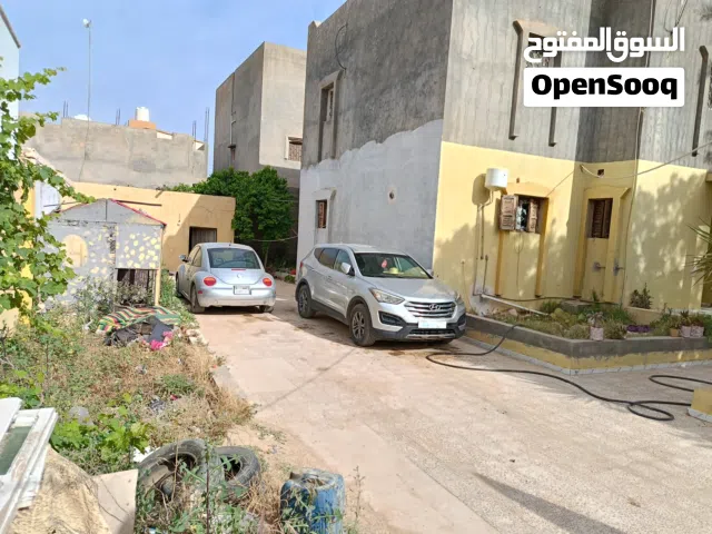 منزل دورين  به اربع شقق وملحق في طريق المطار شارع سيد سليم