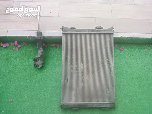 قطع غيار مستعملة شبه جديدة