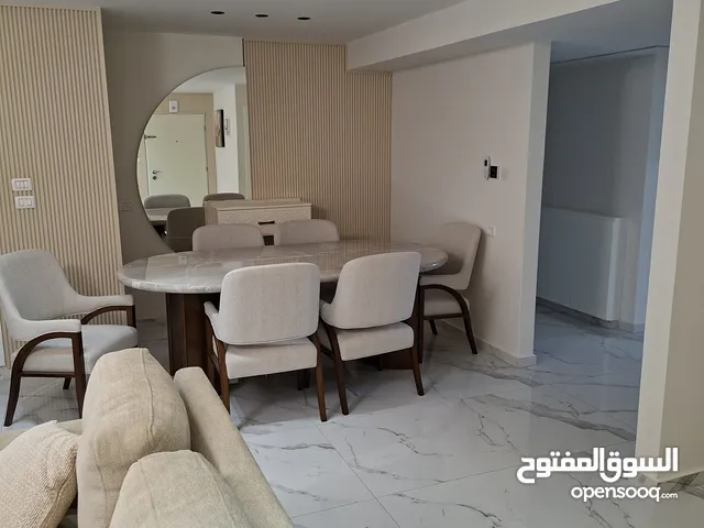 الشقة سوبر دولكس لم تسكن من قبل فرش جديد مع المالك مباشرة