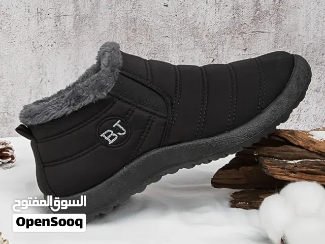 حذاء مبطن من الداخل