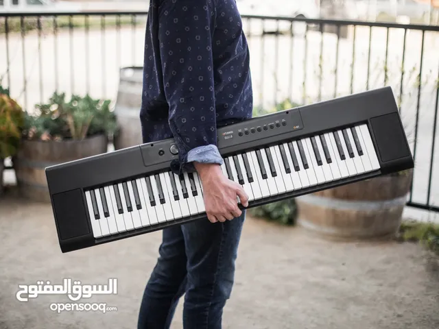 بيانو شبه جديد للبيع