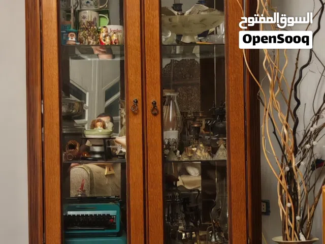 فضية خشب وزجاج للبيع